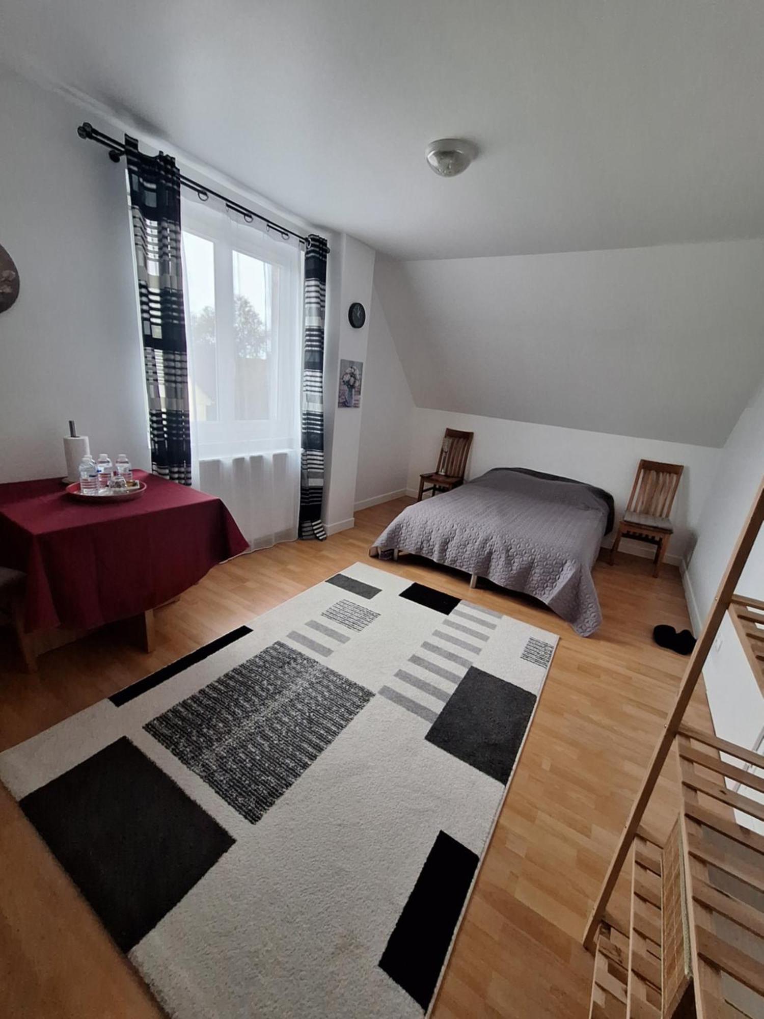 Chambres Et Table D'Hotes - Chez Paul Et Emilia Villers-Cotterets  Exterior photo